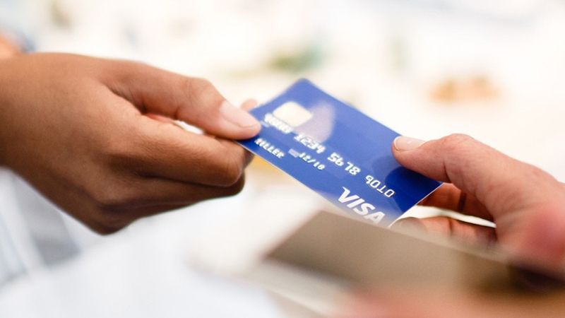 Lý do nên làm thẻ ngân hàng online 